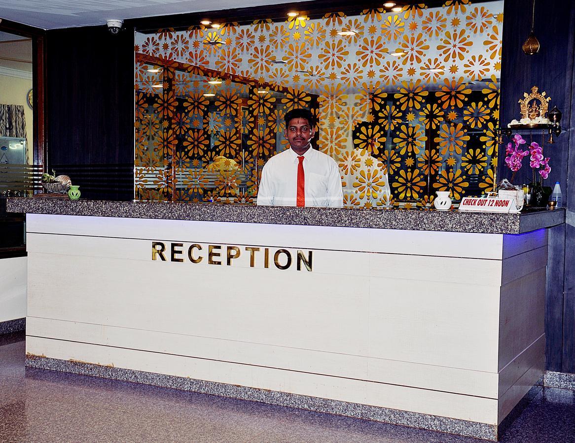 Hotel Mookambika Palace Kolluru Exterior photo